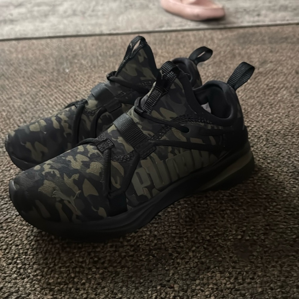Puma sneakers size 4